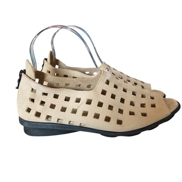 Arche Drick Natural Tan Leather Sandals size 38 size US 8 Perforations - Picture 1 of 13